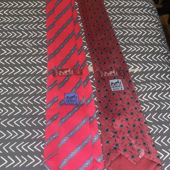 Red Striped Men's Tie - Picture 9 of 10